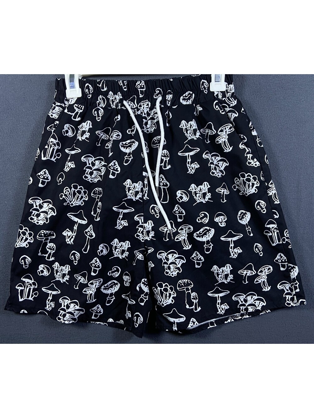 ROMWE Men's Mushroom Graphic Elasticized Drawstring 6 Inch Inseam Short Sz. S 36